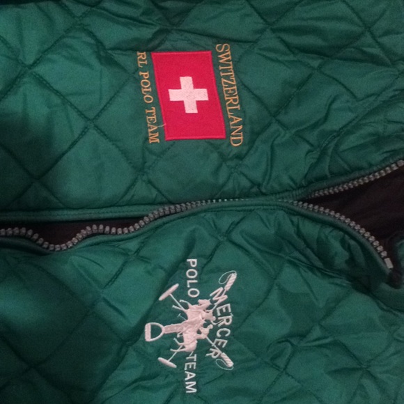 A reverse jacket - Picture 2 of 4